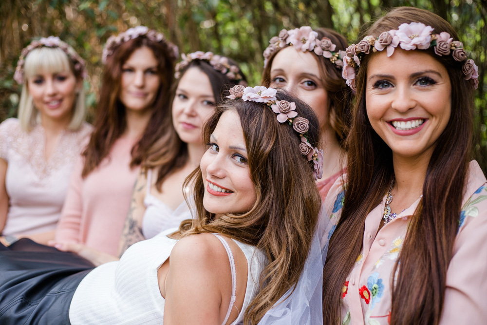 JGA-Shooting im Sommer in Planten un Blomen mit Seifenblasen